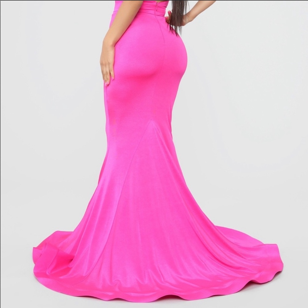 ISO LOOKING FOR THIS DRESS - Picture 2 of 2